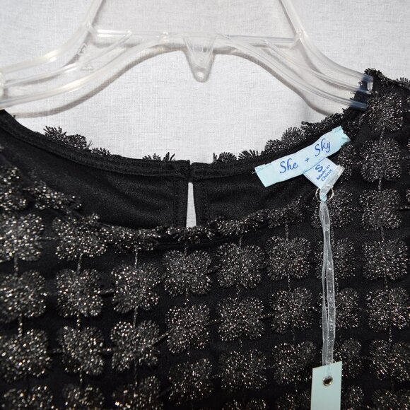 She & Sky new black floral print metallic top - Picture 2 of 4